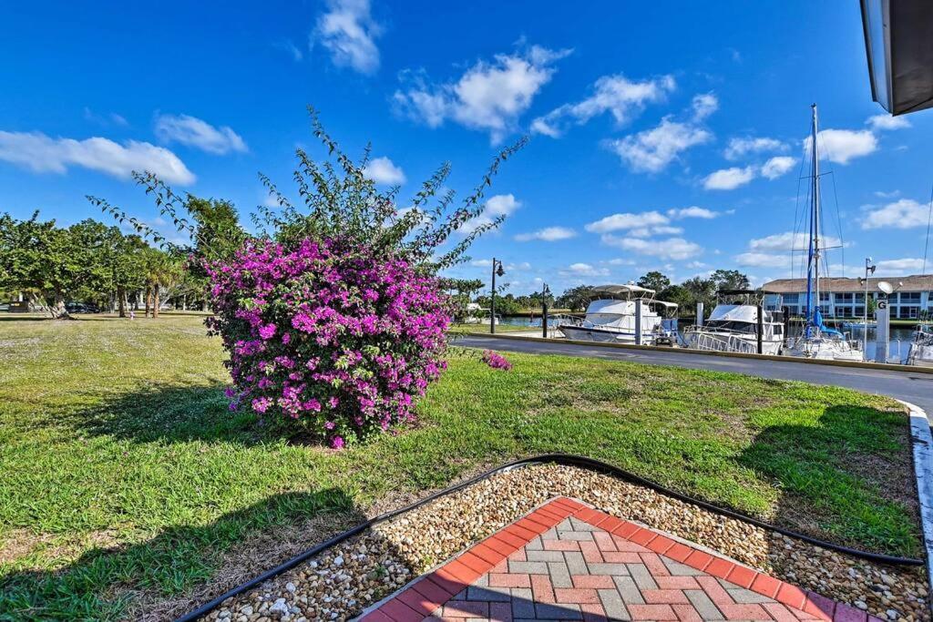 Marina Getaway On The Water! Apartamento