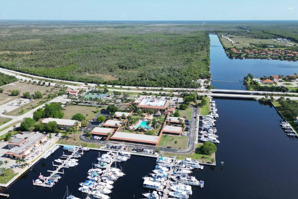 Marina Getaway On The Water! Apartamento *