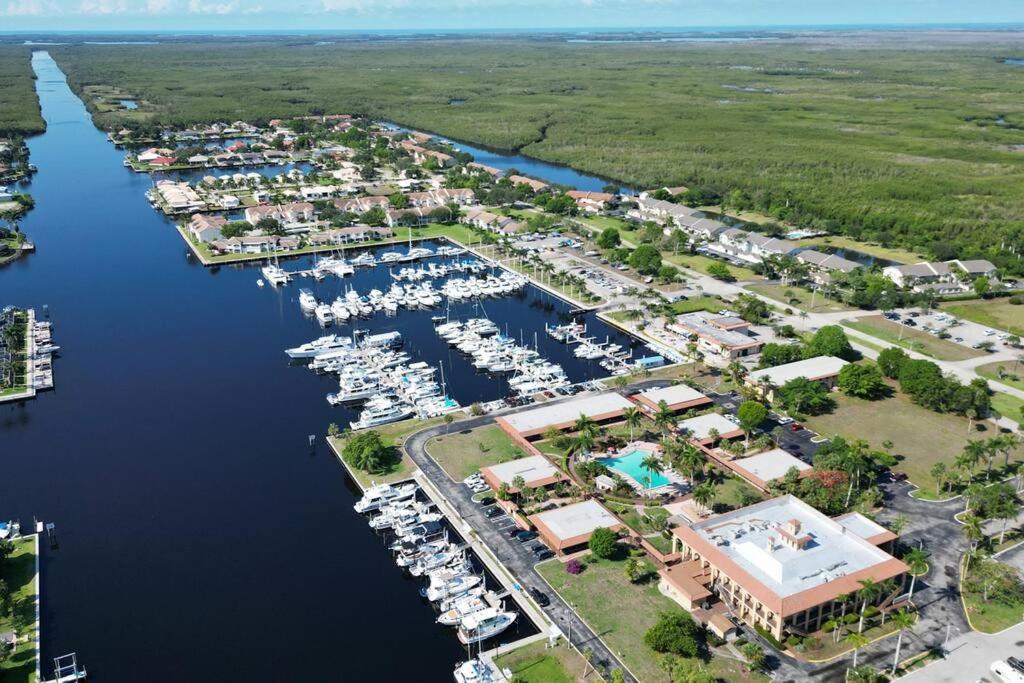 Marina Getaway On The Water! North Naples