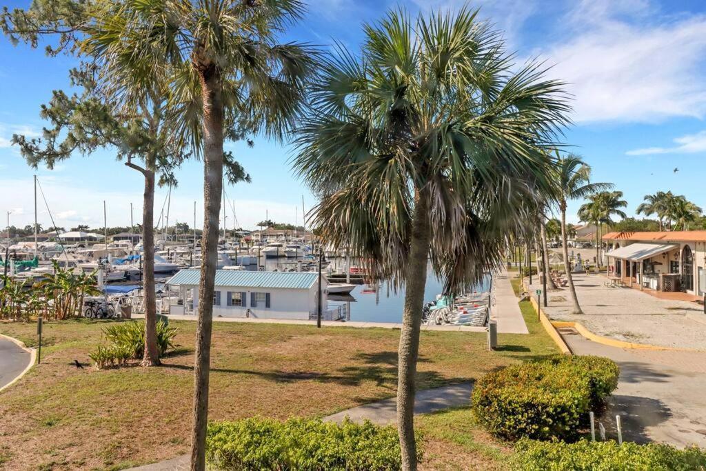 Marina Getaway On The Water! Apartamento